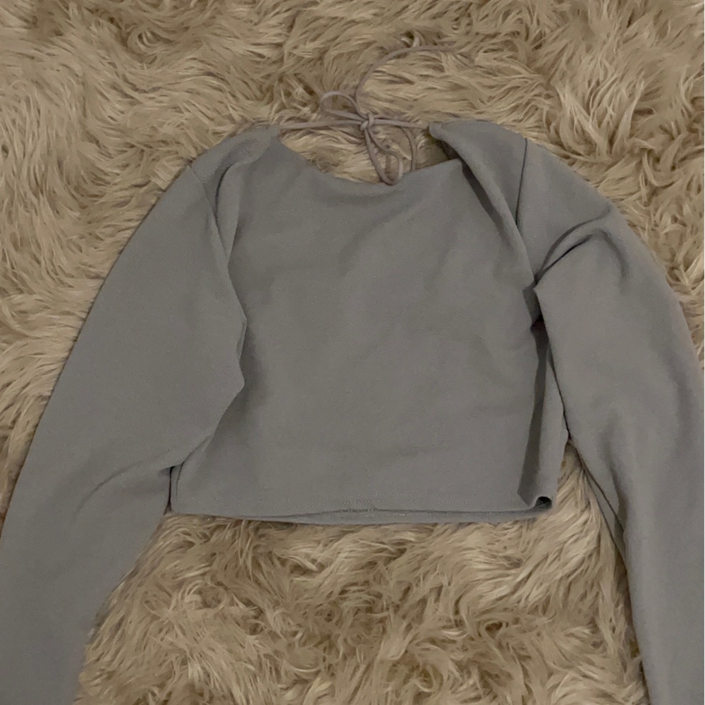 Pretty little thing longs sleeve, backless, cropped top